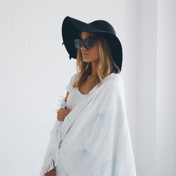 Round Beach Towel/Picnic Blanket - Daydreaming